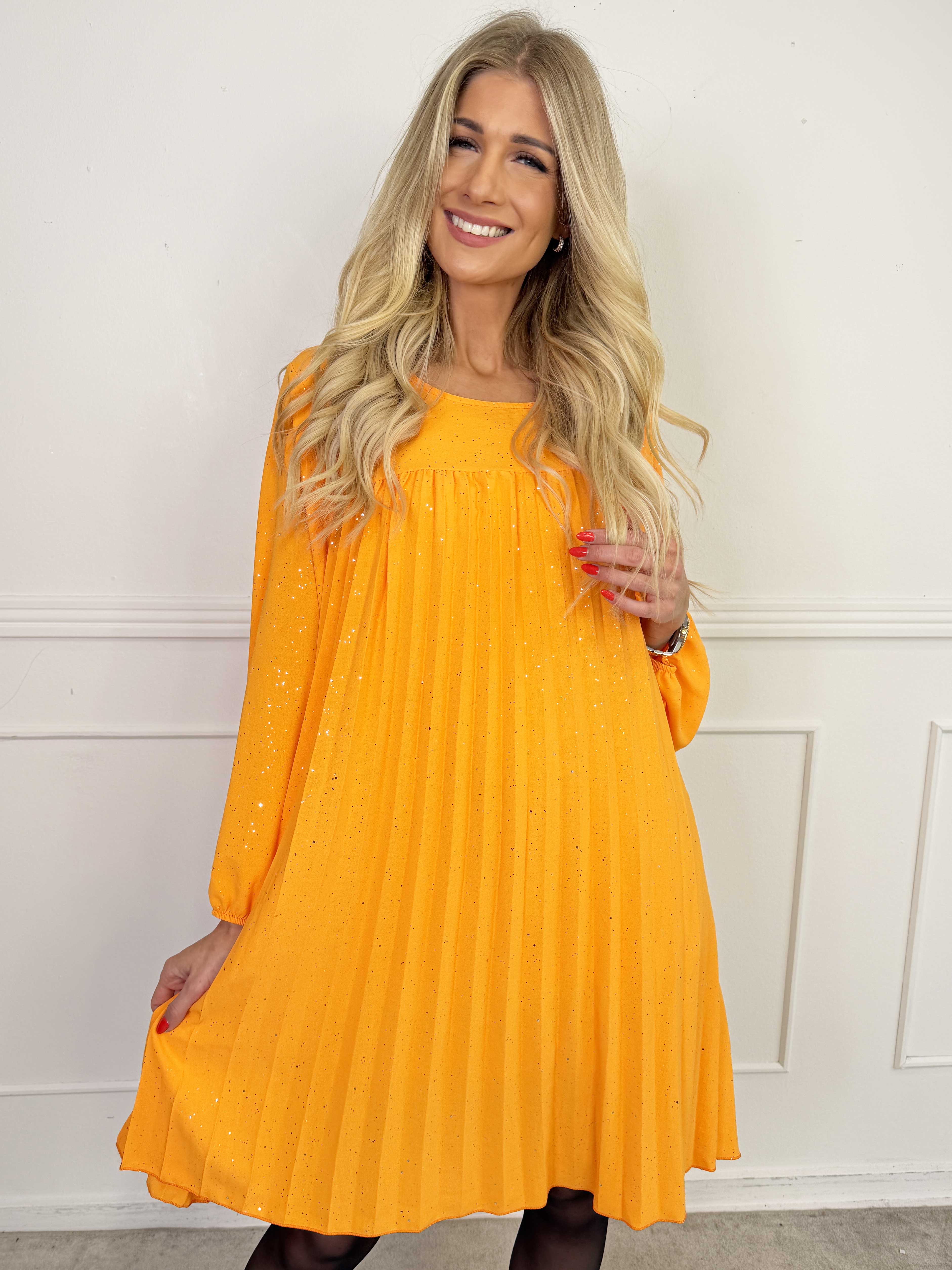 Nancy Glitter Short L/S - Plisserad klänning med fickor och glitter